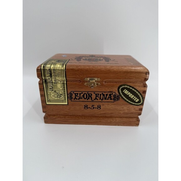 Vintage ARTURO FUENTE FLOR FINA  WOODEN CIGAR BOX 7" X 4.25" X 4.25" - Picture 2 of 11